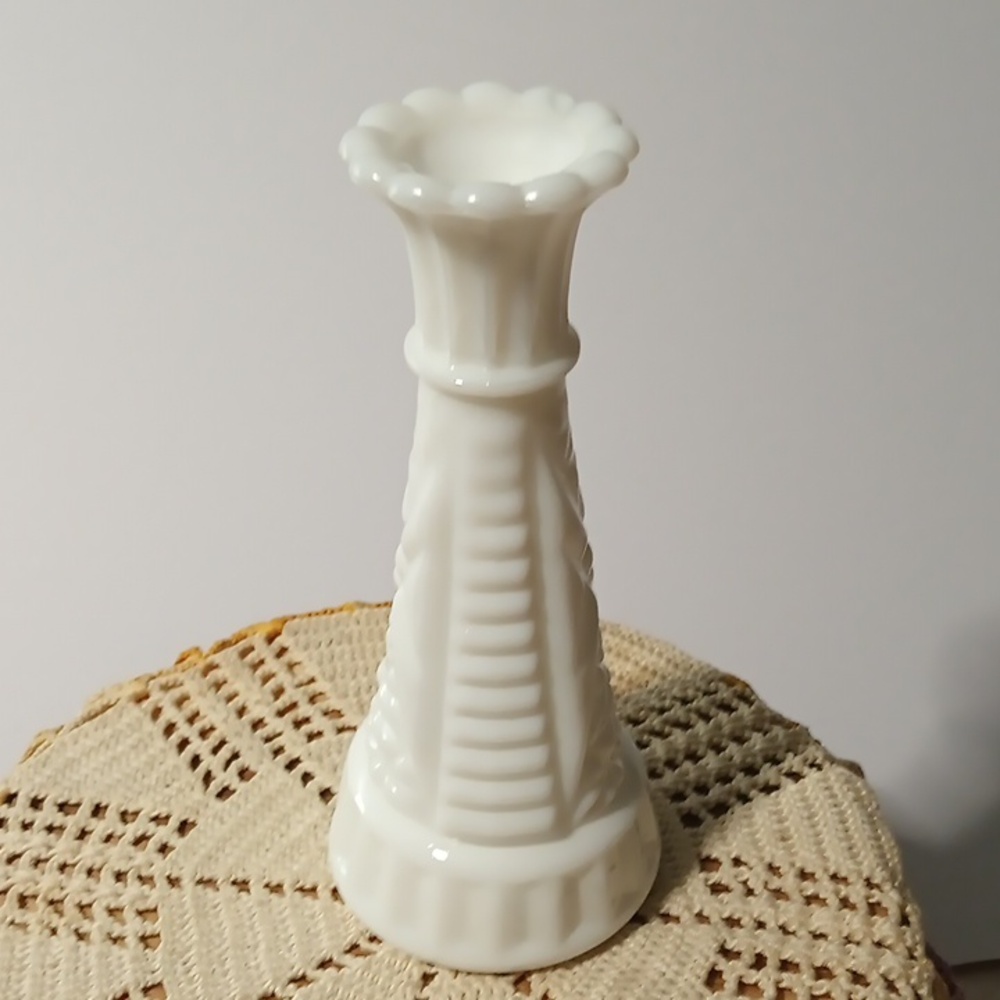 Vintage MCM Mid-Century Anchor Hocking Milk Glass Bud Vase Stars and Bars 6" - Picture 2 of 5